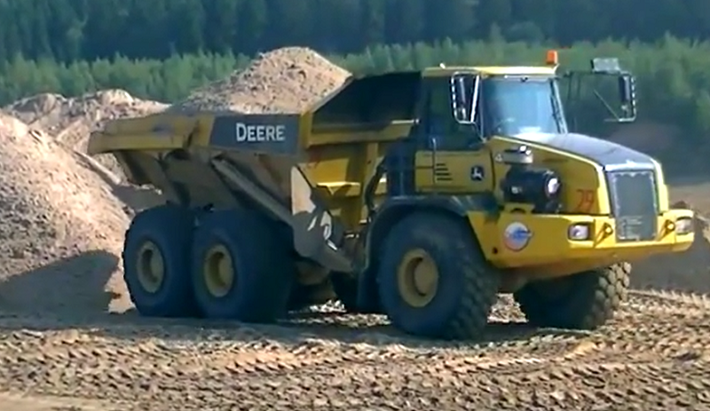 самосвал John Deere